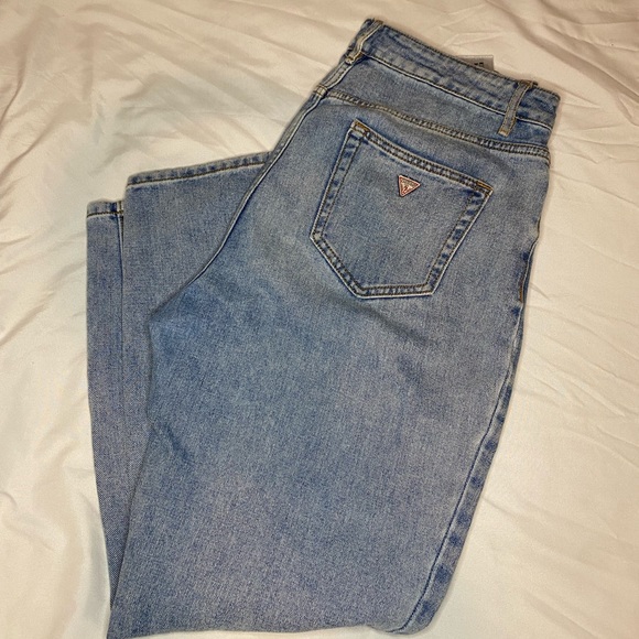 GUESS high waisted mom jeans - Picture 4 of 10